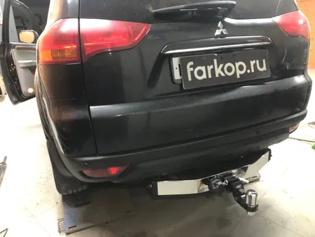 Фаркоп TowRus для Mitsubishi Pajero Sport 2008-2017 (с нерж. накладкой) 159366 в Иркутск
