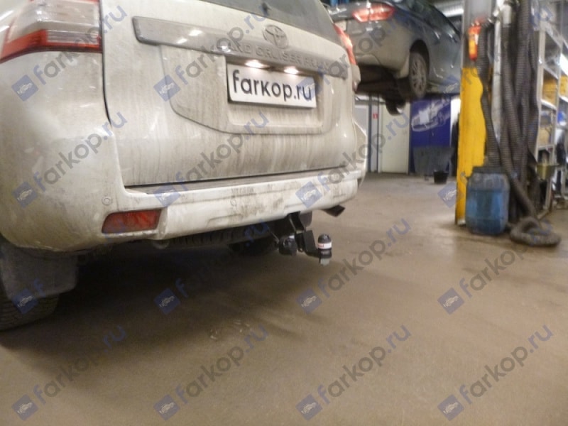 Установка фаркопа на Toyota Prado 150
