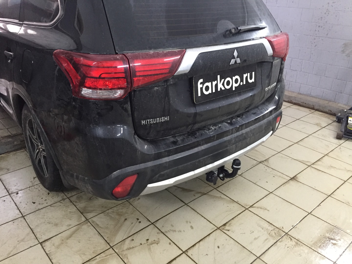 Установили фаркоп Лидер Плюс для Mitsubishi Outlander 2015 г. Установили фаркоп Лидер Плюс для Mitsubishi Outlander 2015 г.